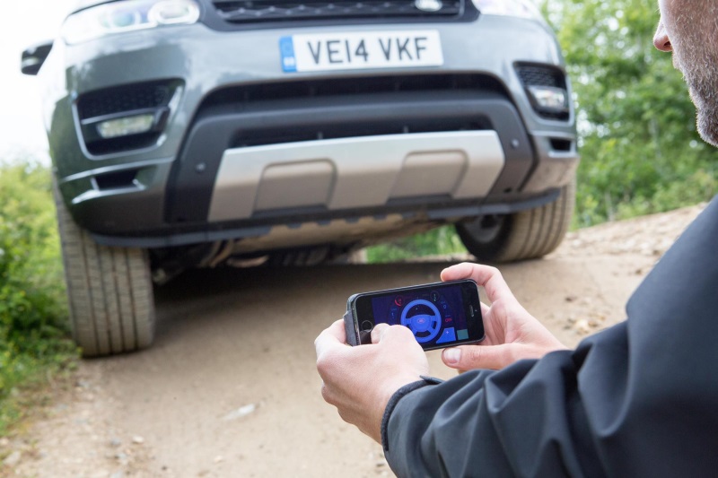 Jaguar Land Rover Showcase A Remote Control Range Rover Sport, Controlled By The Driver On A Smartphone