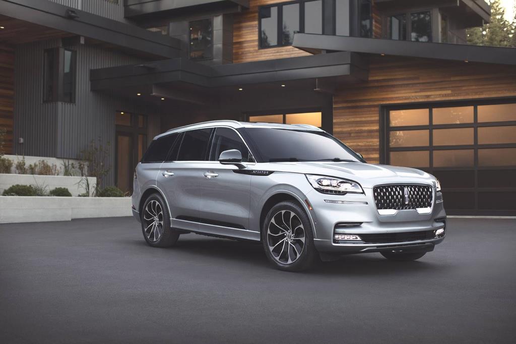 Lincoln Aviator Cabin Transformed Into Concert Hall With 28-Speaker Immersive Sound System