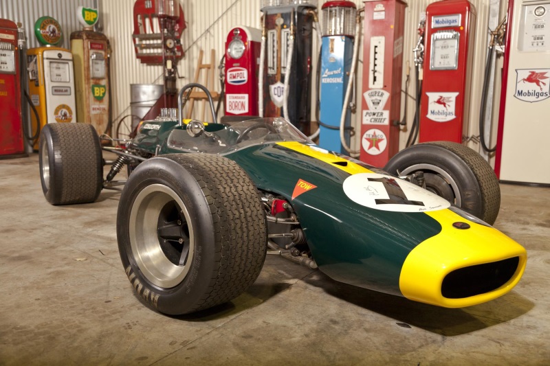 Lloyds Auctions Australia: Bidding Opens For 'The King's Garage' Collection