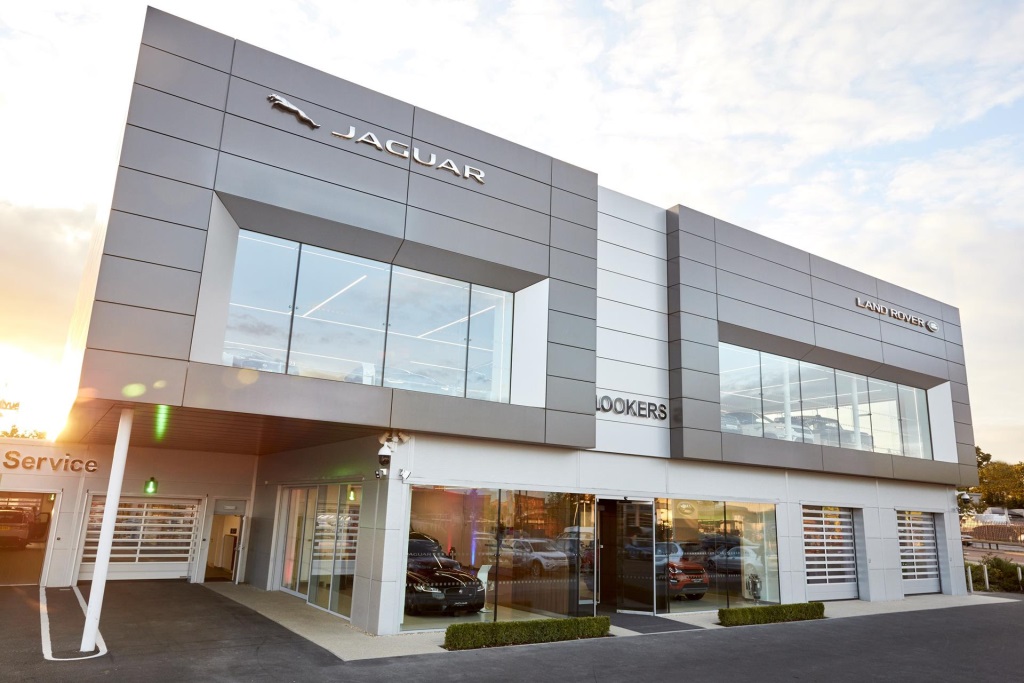 LOOKERS JAGUAR LAND ROVER WEST LONDON CELEBRATES OPENING OF NEW STATE-OF-THE-ART SHOWROOM