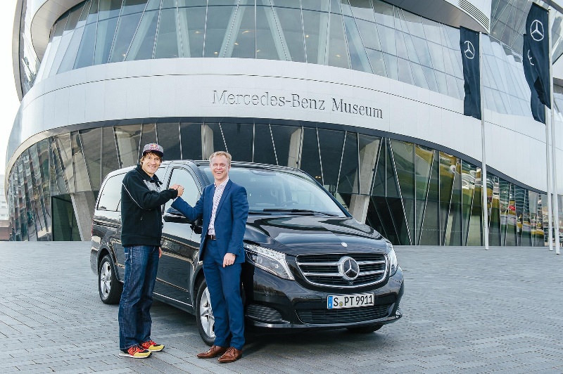 Another world champion to drive the three-pointed star: Mercedes-Benz the new automotive partner of triathlete Sebastian Kienle