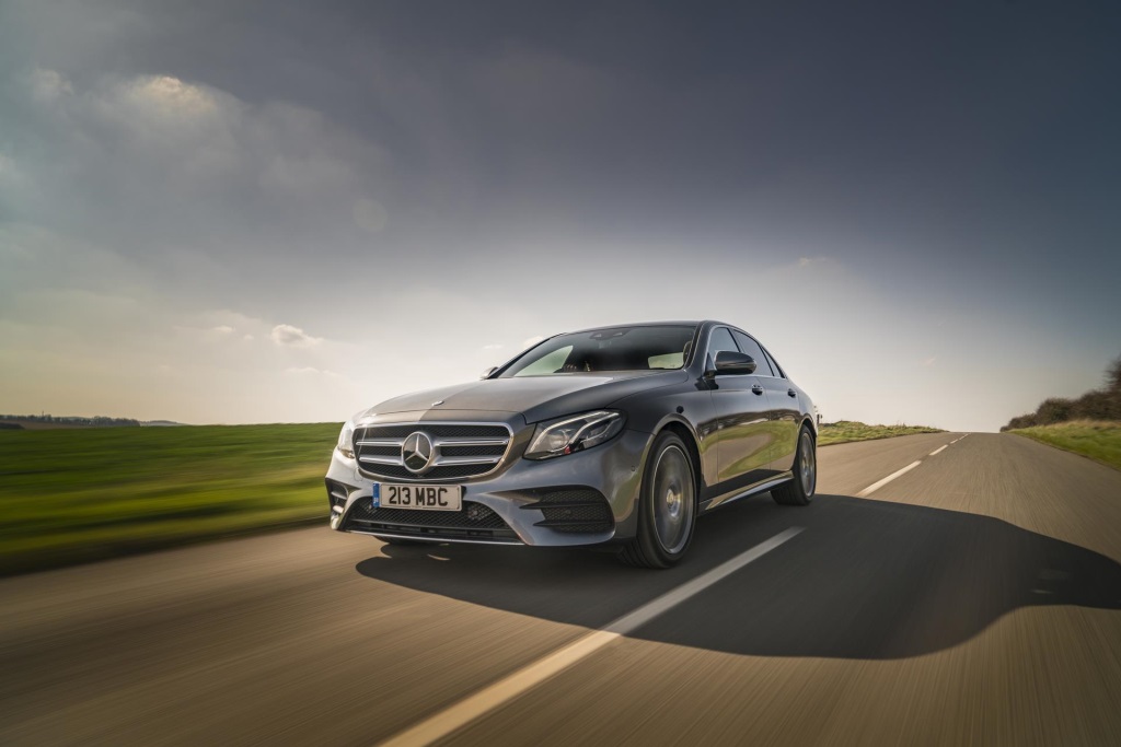 MERCEDES-BENZ FOR THE FIRST TIME SELLS MORE THAN 200,000 VEHICLES IN ONE MONTH