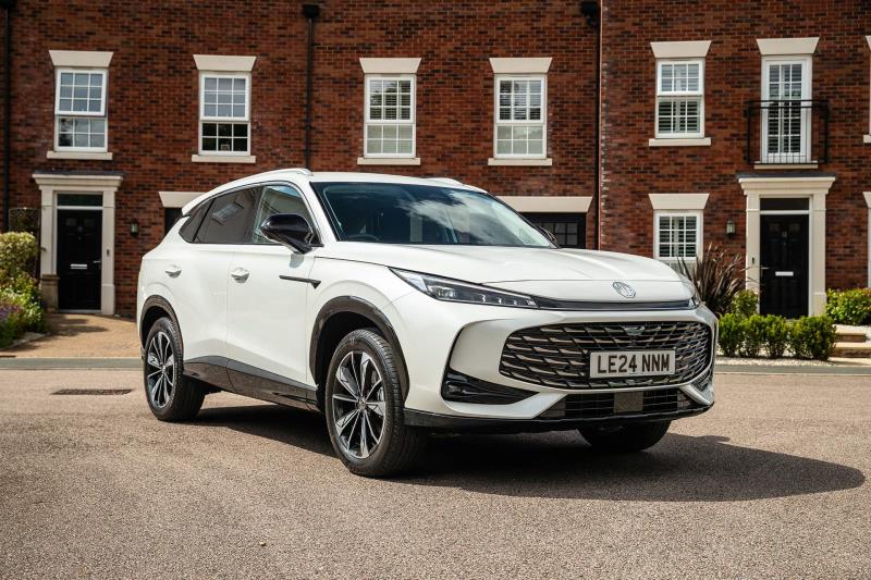 Double success for the MG HS