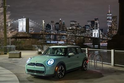 Next generation MINI Cooper S Hardtop hits the streets of New York for North American debut