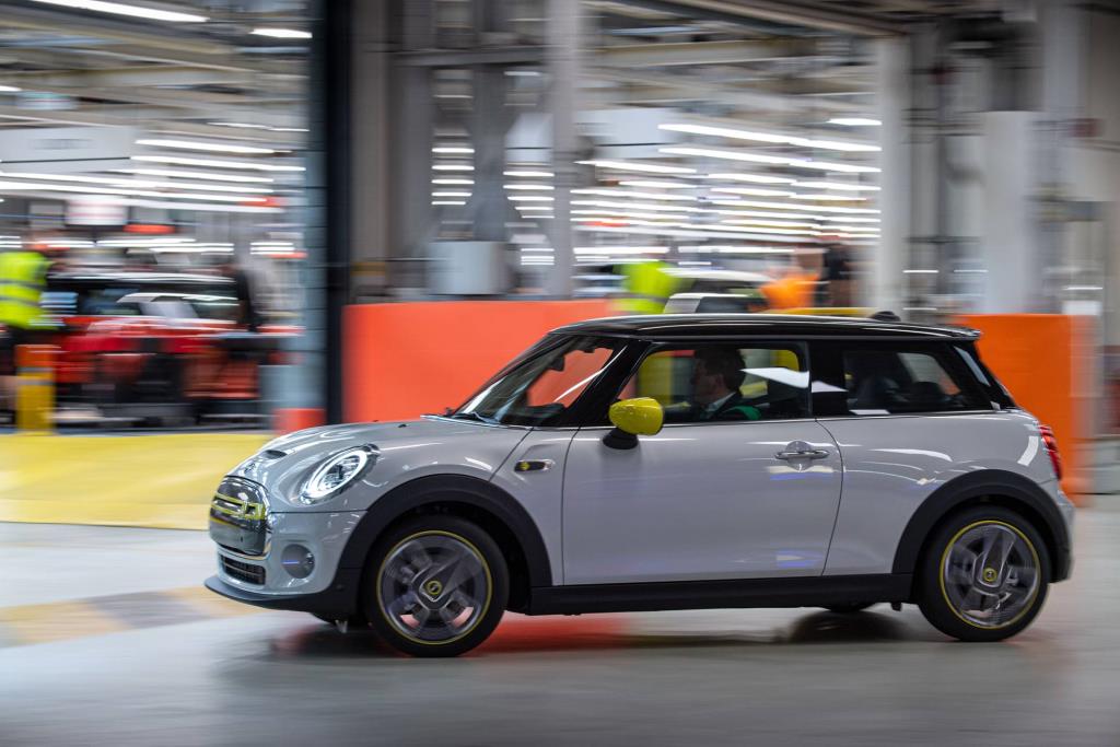 Mini Electric Unveiled At Oxford As Brand Turns 60