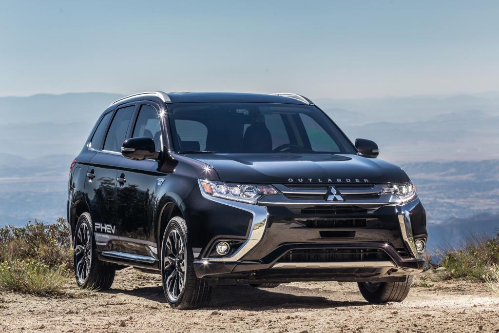 Mitsubishi Outlander PHEV Named Green Car Journal's 2019 Green SUV Of The Year