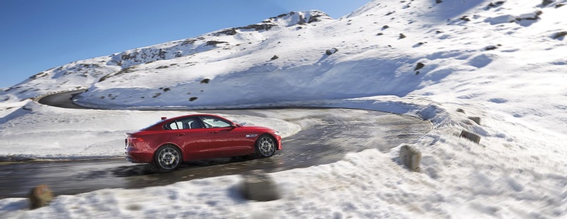2017 JAGUAR XE DEBUTS IN LOS ANGELES WITH AWD AND APPLE WATCH CONNECTIVITY