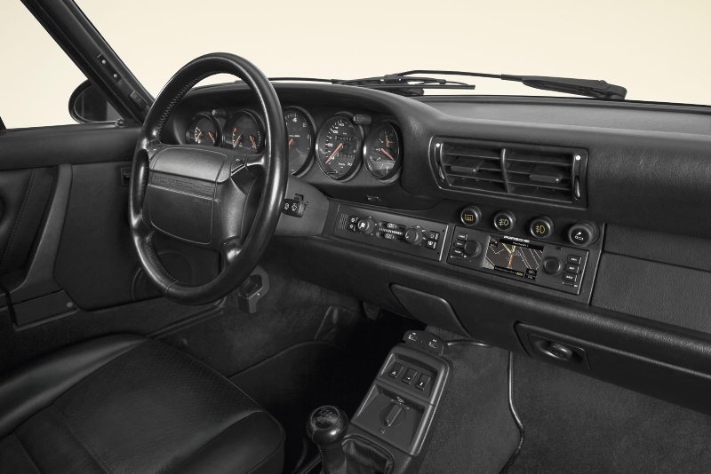 PORSCHE CLASSIC BRINGS OUT NEW NAVIGATION RADIO FOR CLASSIC SPORTS CARS