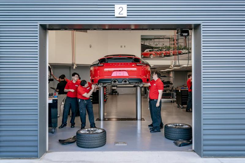 Becoming A Porsche Technician – Apprenticeship Program Celebrates 20 Years