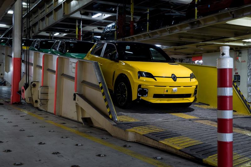 The Renault 5 E-Tech electric has arrived! First production versions of the recently-crowned Car of the Year land in the UK