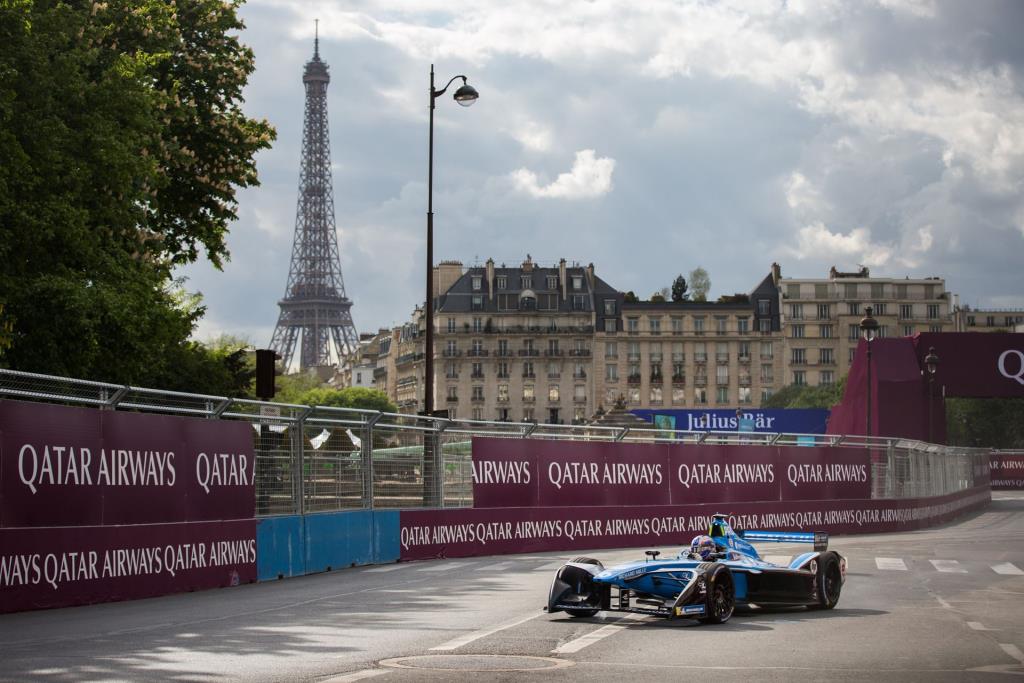 Renault e.dams Drivers In The Heat Of Battle On The Invalides Circuit