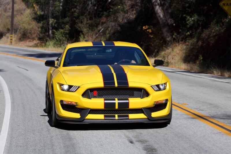 STANDARD EQUIPMENT, GOING FAST: SHELBY GT350 MUSTANG OWNERS GET COMPLIMENTARY PERFORMANCE DRIVING SCHOOL