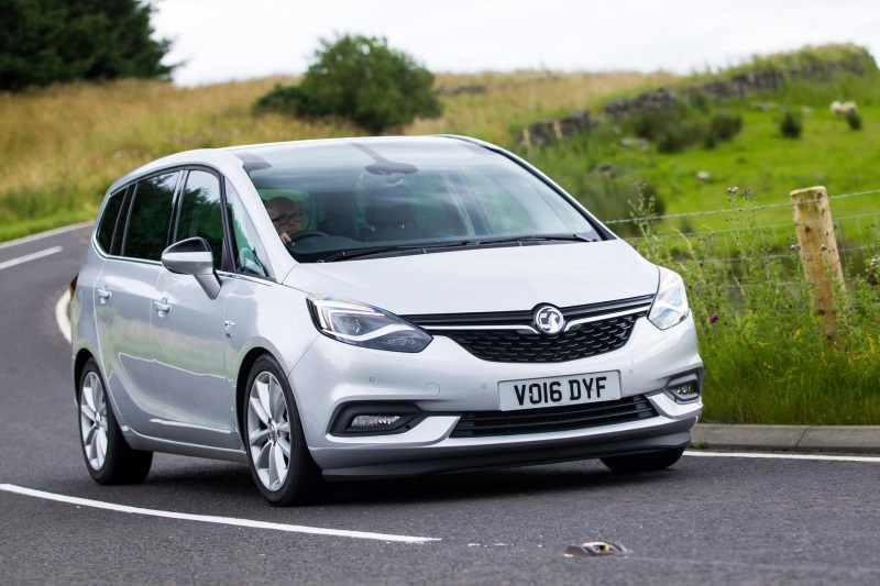 NEW MOKKA X & ZAFIRA TOURER LEAD VAUXHALL'S CHARGE AT PARIS