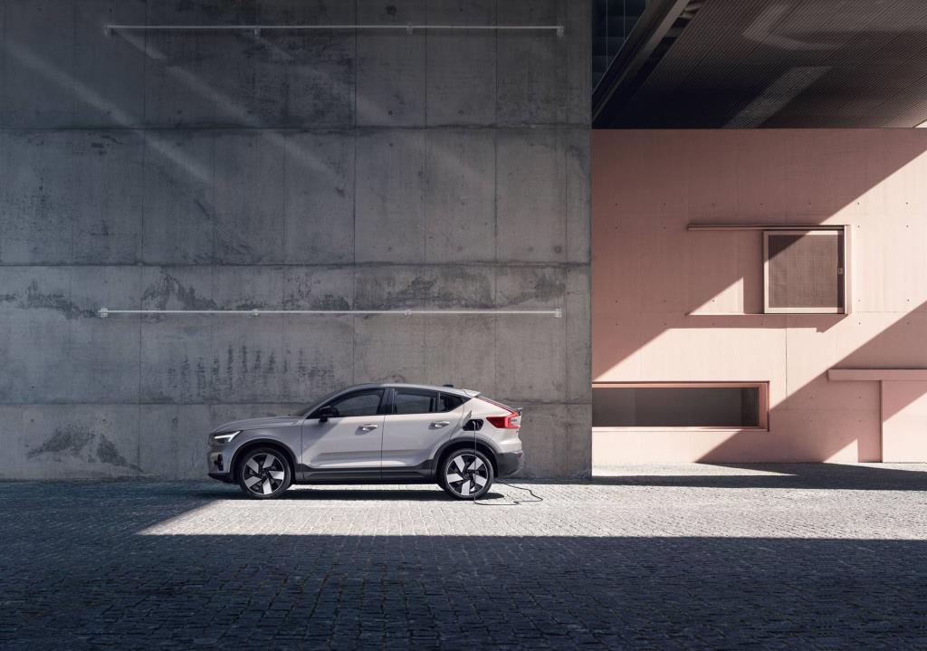 Volvo Car USA reports December and Full Year 2022 sales with strong fully-electric results