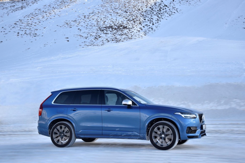 VOLVO CARS ANNOUNCES RANGE OF UPDATES FOR MODEL YEAR 2017