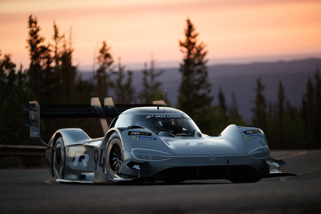 Sporty Outfit Unveiled: The I.D. R Pikes Peak To Bear Start Number 94