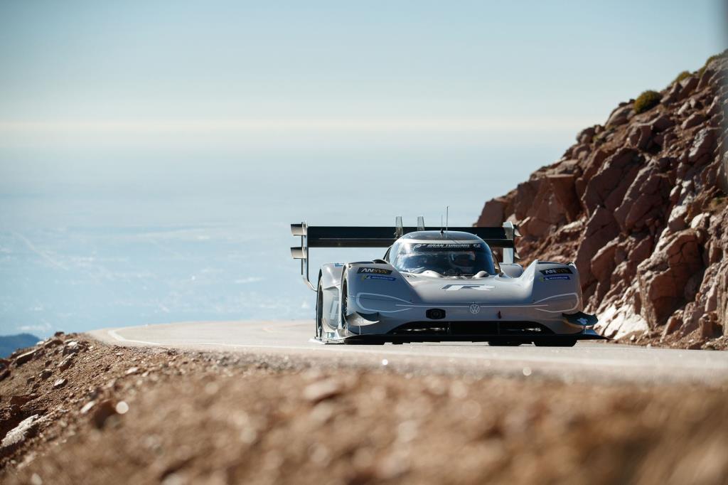 Video: Record-Breaking Run Of The I.D. R Pikes Peak