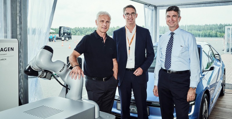 Volkswagen Group Research And Automation Specialist KUKA Conclude New Cooperation Contract