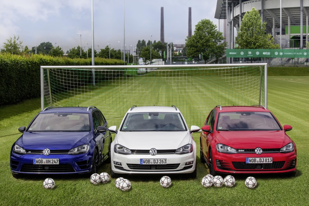VOLKSWAGEN IS READY FOR EURO 2016 IN FRANCE: GOLF VARIANT IN THE COLOURS OF THE TRICOLOUR