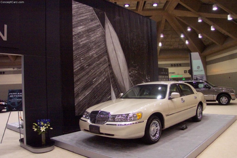 2002 Lincoln Town Car